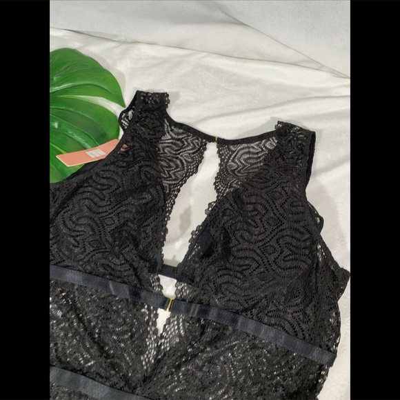 NWT OH LA LA CHERI Lucette Edgy Lace Plunge Bodysuit in‎ Black [PLUS SZ 1X ] - Picture 8 of 12